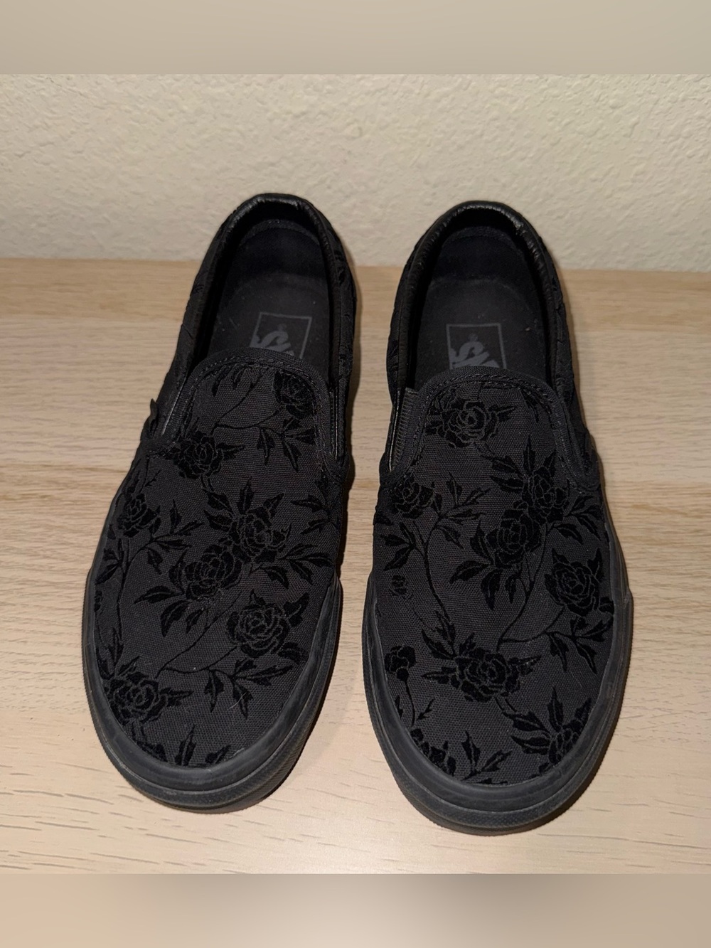 Vans Classic Slip-On Black Rose Floral Sneakers Women’s 7 Men’s 5.5
